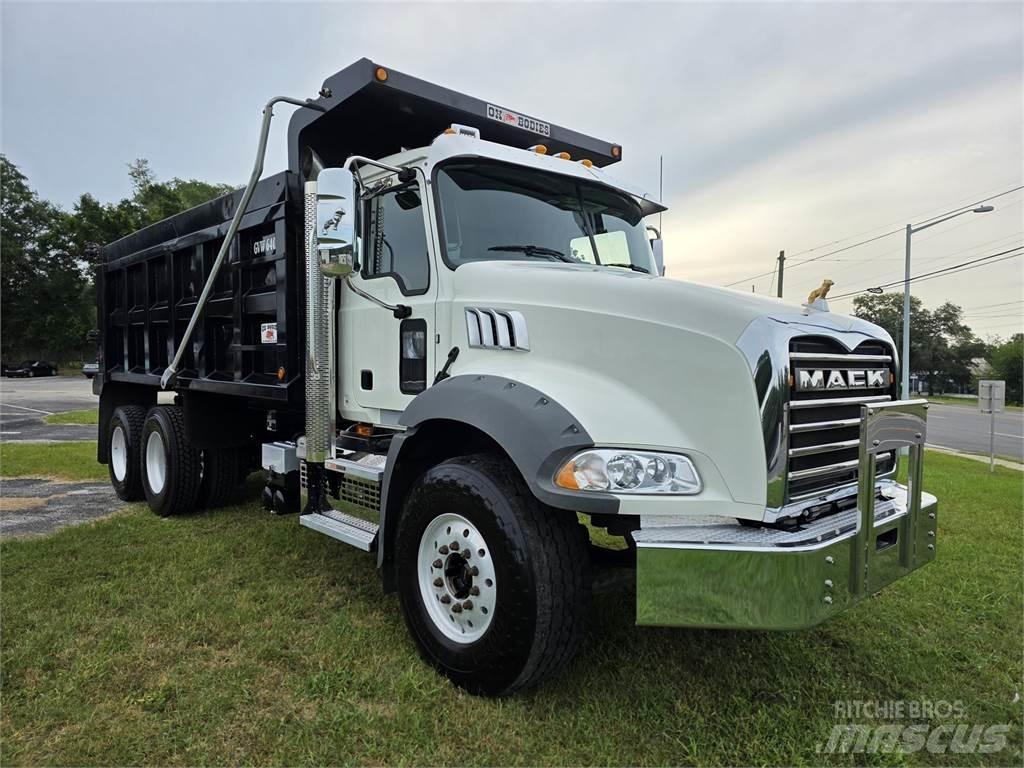 Mack GR64B 덤프 트럭