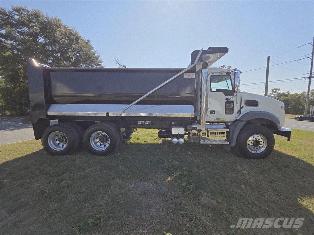 Mack GR64B 덤프 트럭