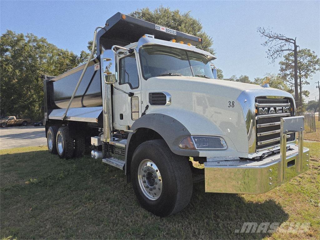 Mack GR64B 덤프 트럭