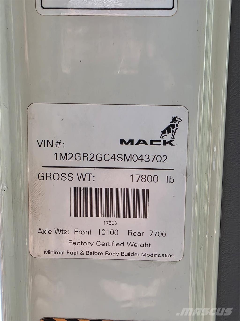 Mack GR64B 덤프 트럭