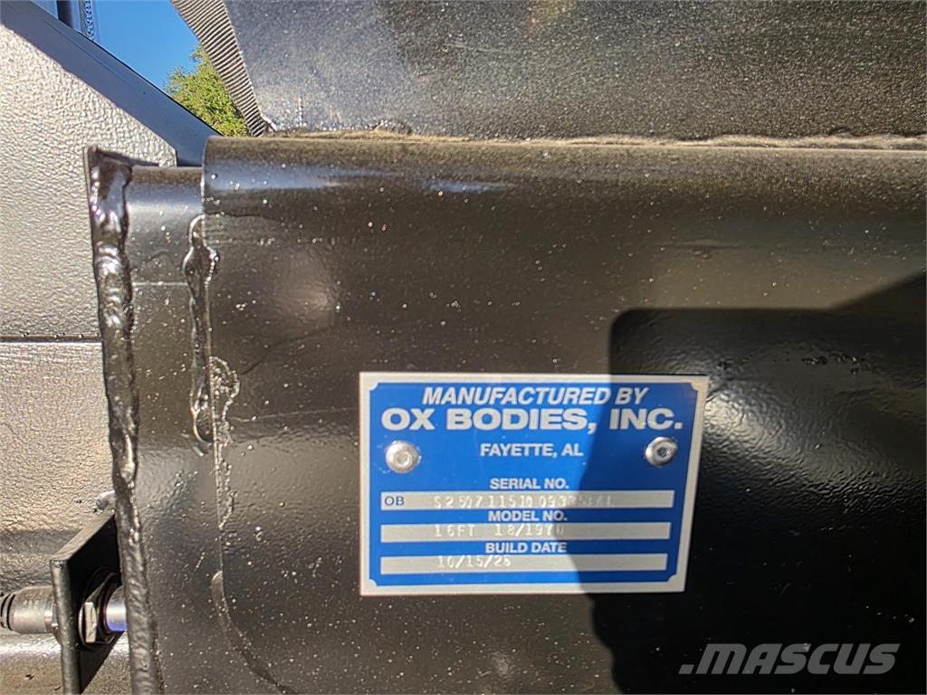 Mack GR64B 덤프 트럭