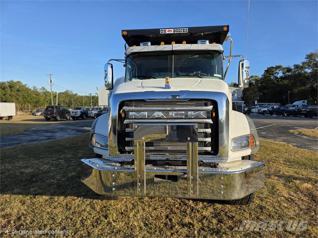 Mack GR64B 덤프 트럭