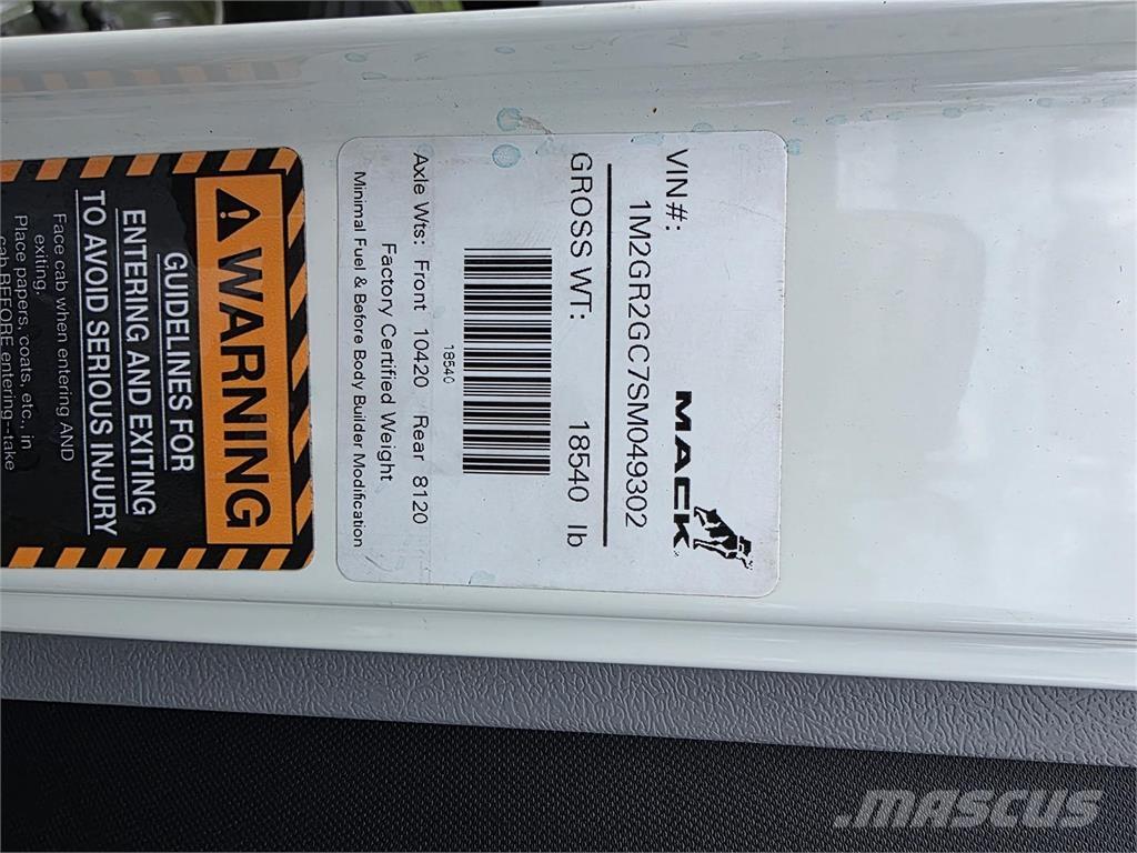 Mack GR64BR 덤프 트럭