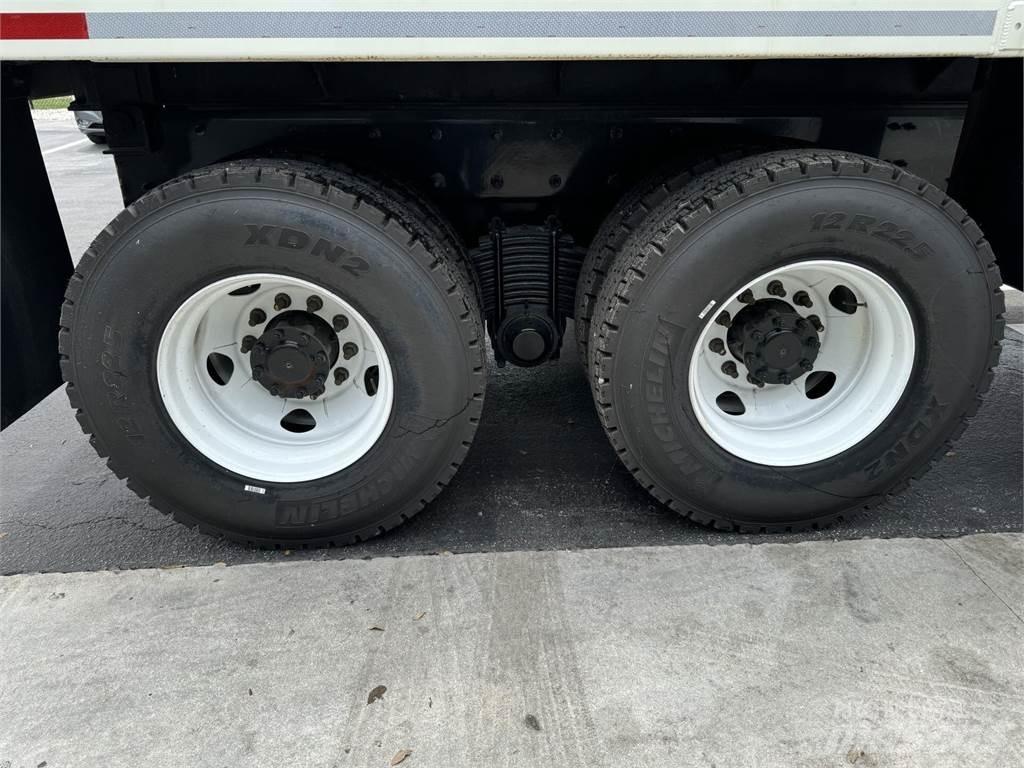 Mack GR64BRX 덤프 트럭