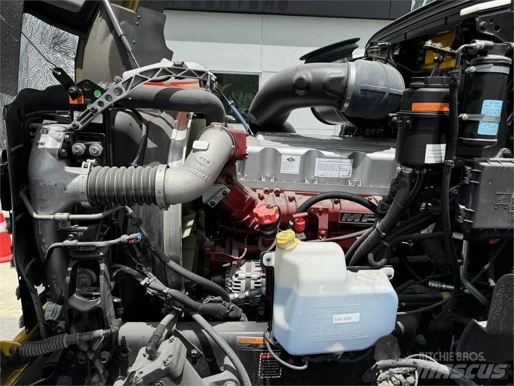Mack GR64BRX 덤프 트럭