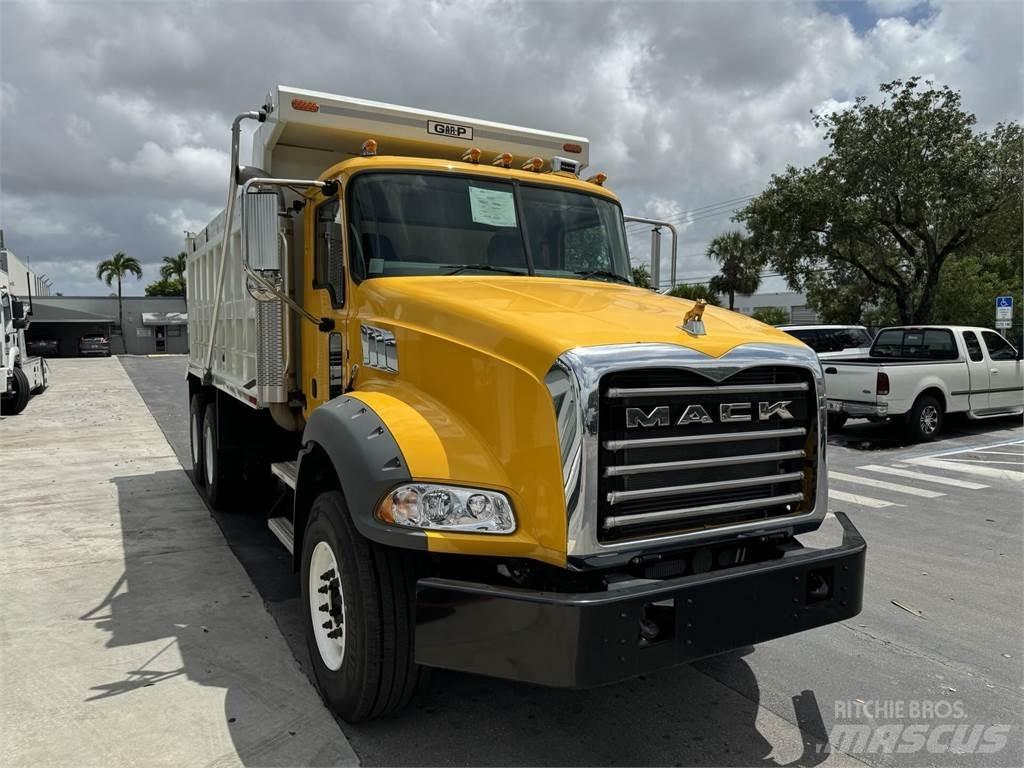 Mack GR64BRX 덤프 트럭