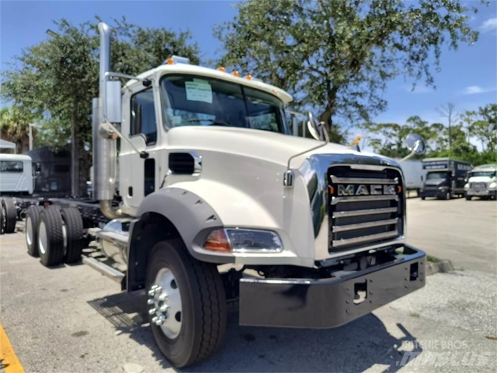 Mack GR64BX 콘크리트 믹서트럭