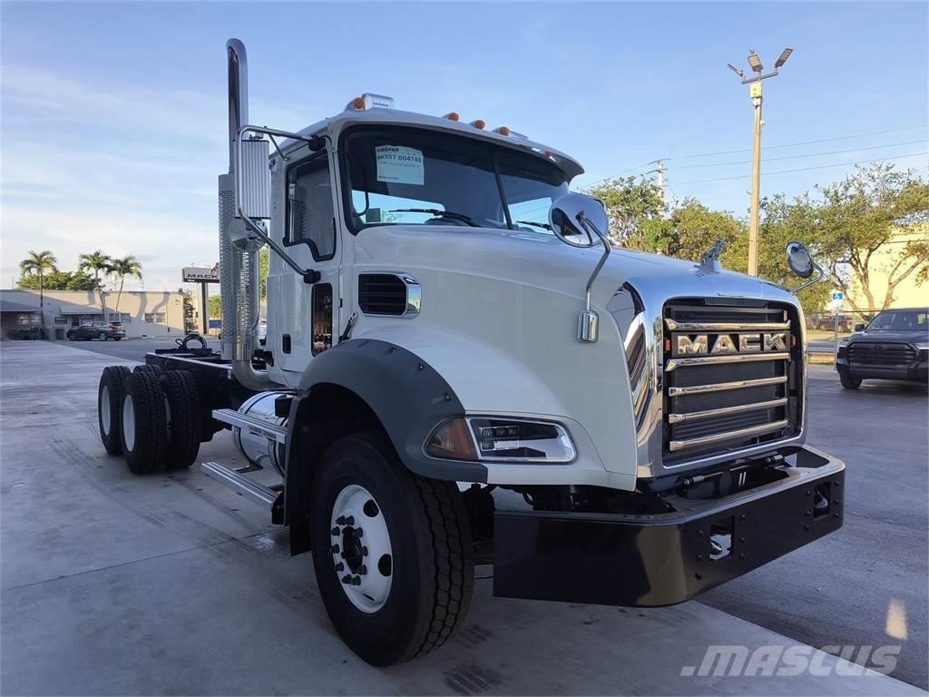 Mack GR64BX 덤프 트럭