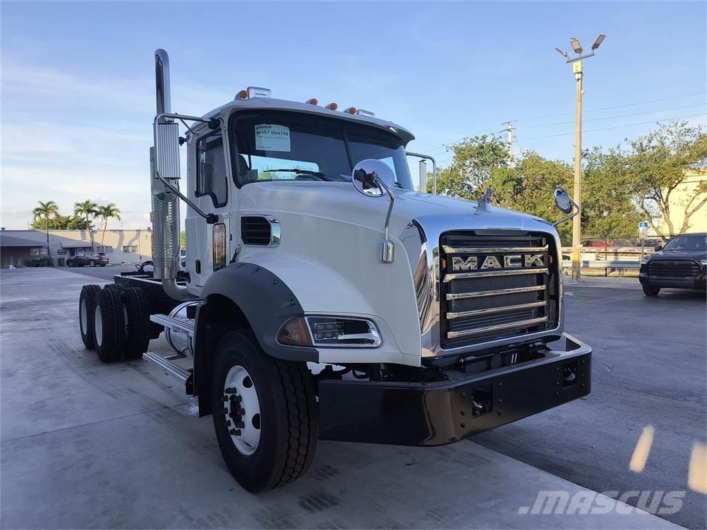Mack GR64BX 덤프 트럭
