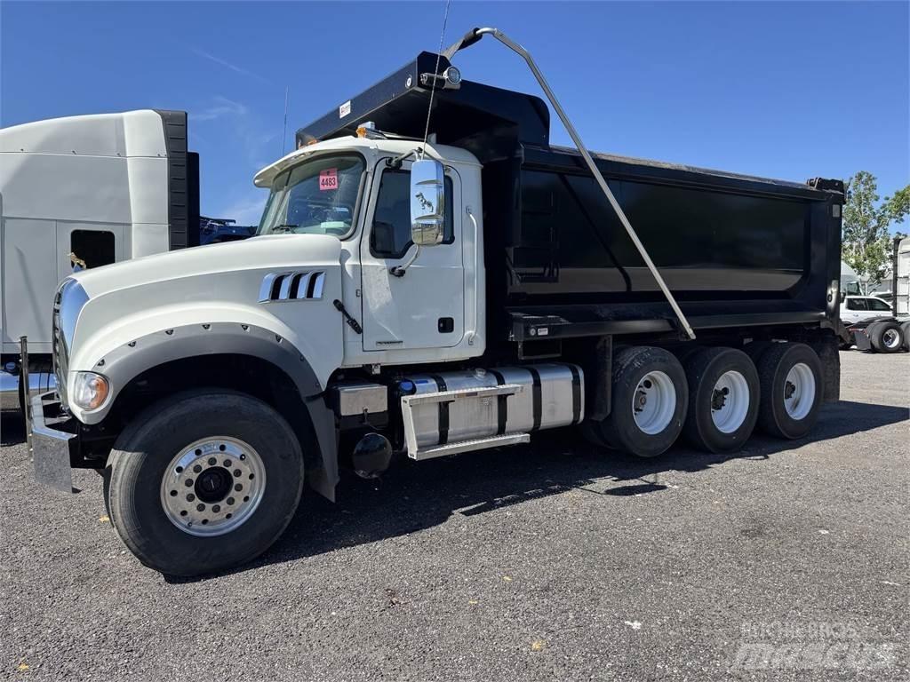 Mack GR64F 덤프 트럭