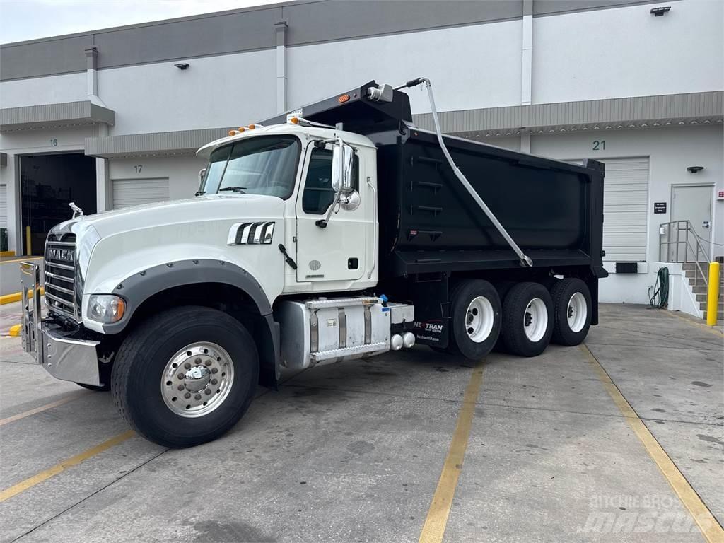 Mack GR64F 덤프 트럭