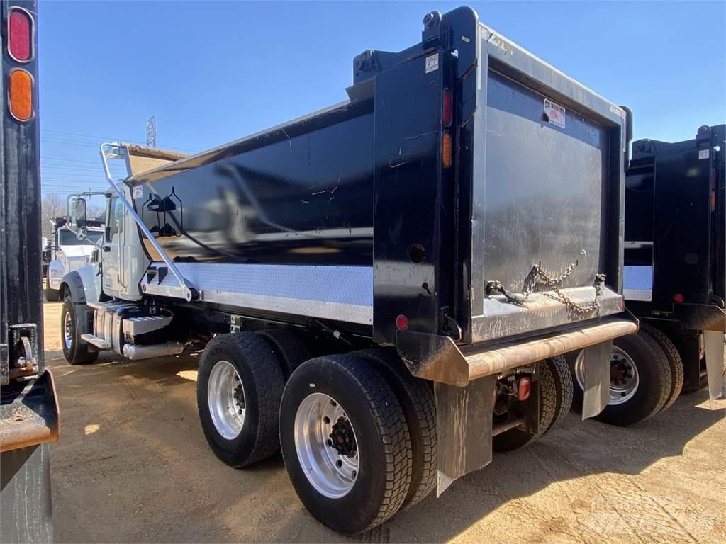 Mack GR64F 덤프 트럭