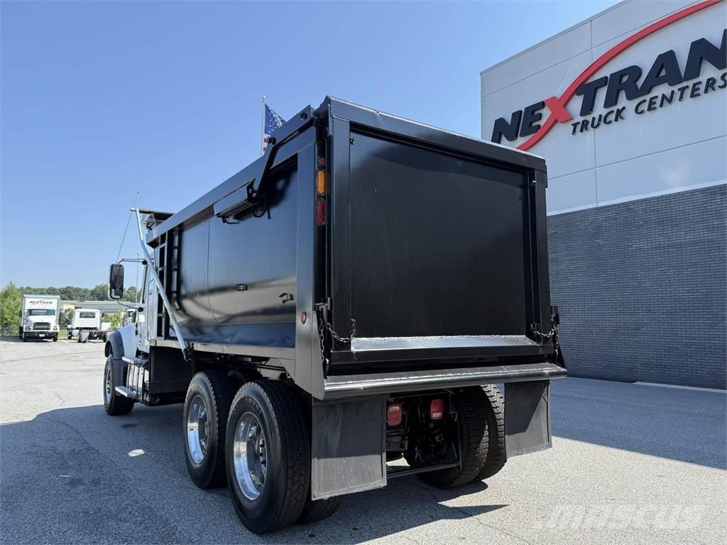 Mack GR64F 덤프 트럭