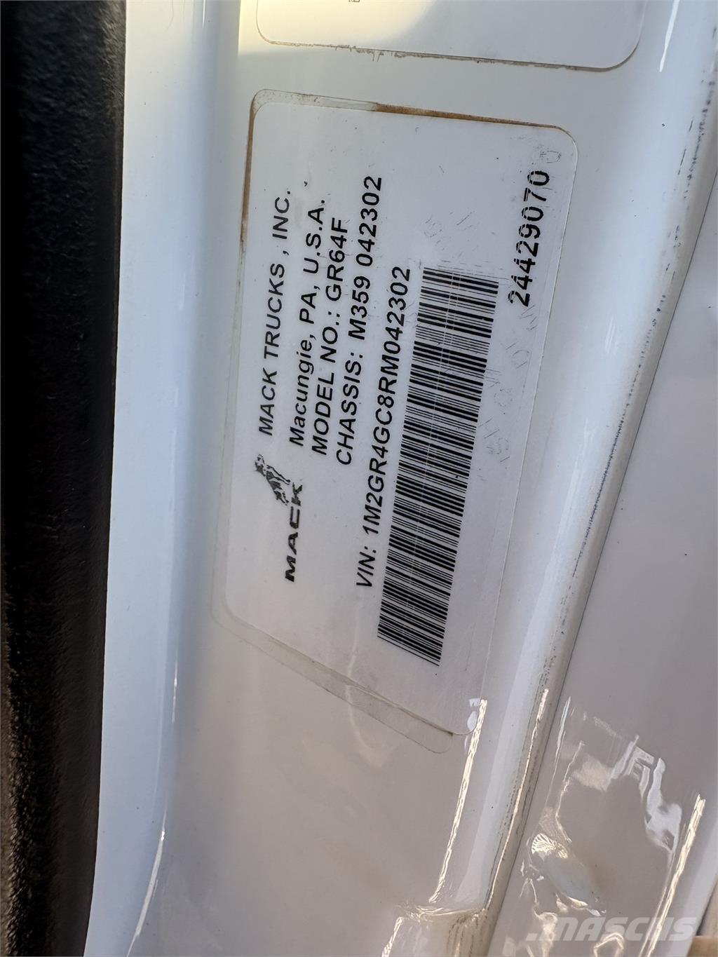 Mack GR64F 덤프 트럭