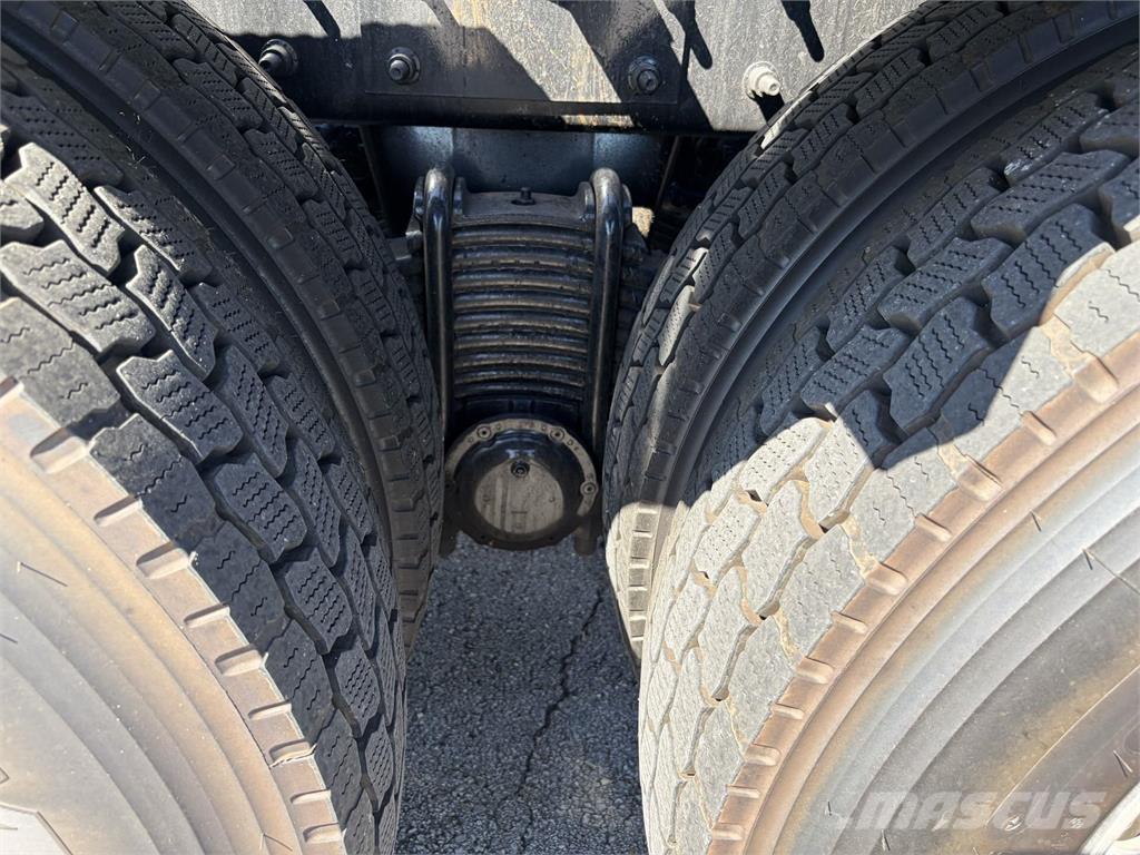 Mack GR64F 기타 트럭