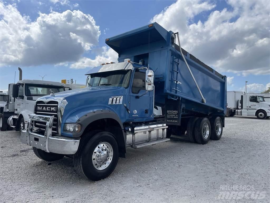 Mack GR64FR 덤프 트럭