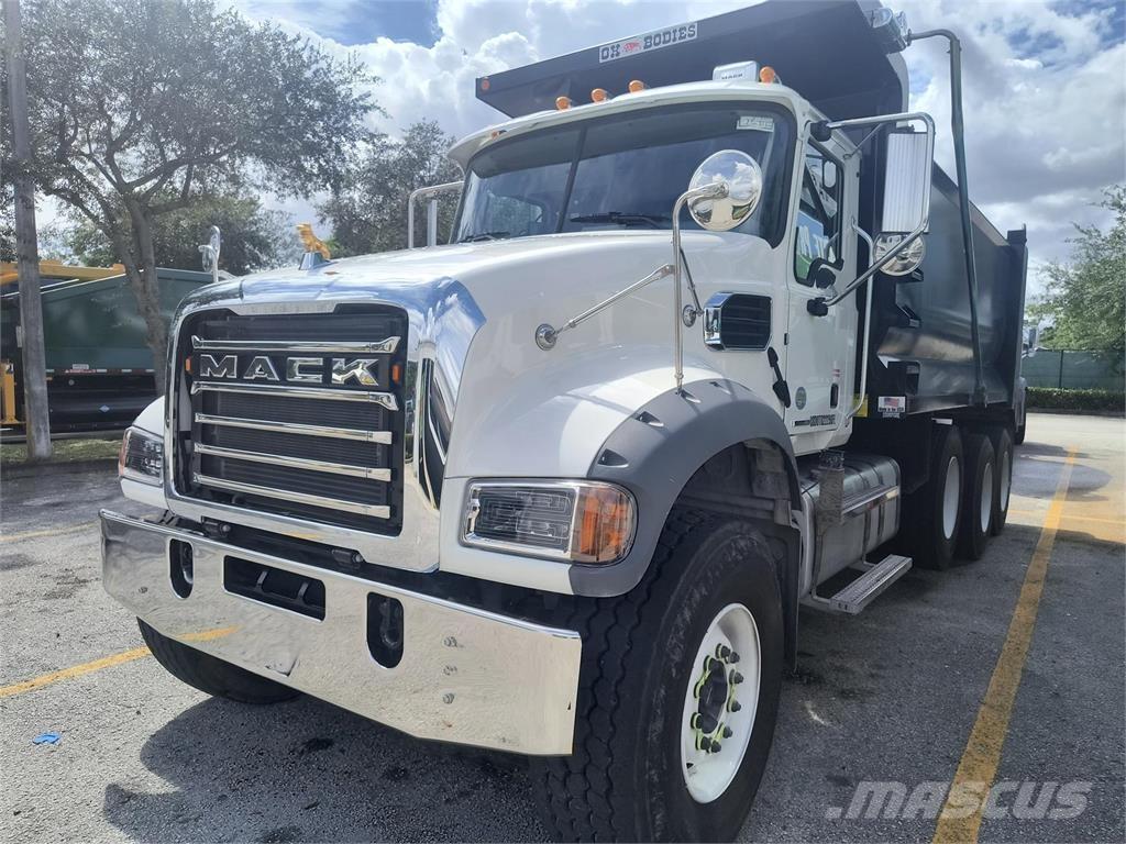 Mack GR64FR 덤프 트럭