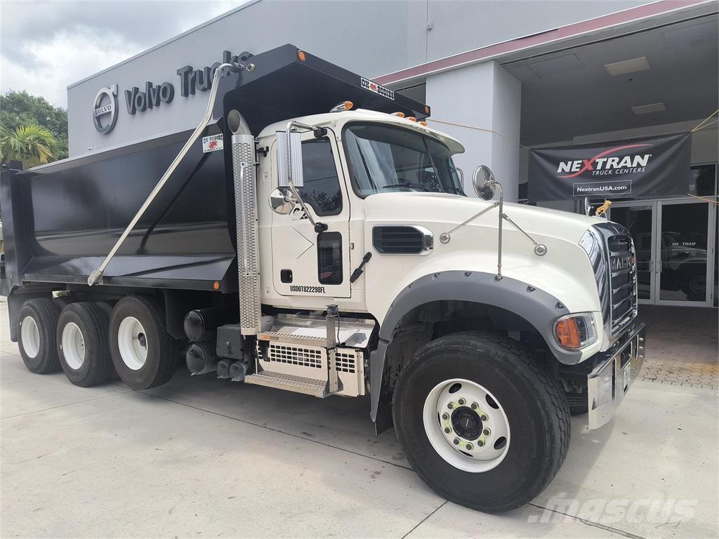 Mack GR64FR 덤프 트럭