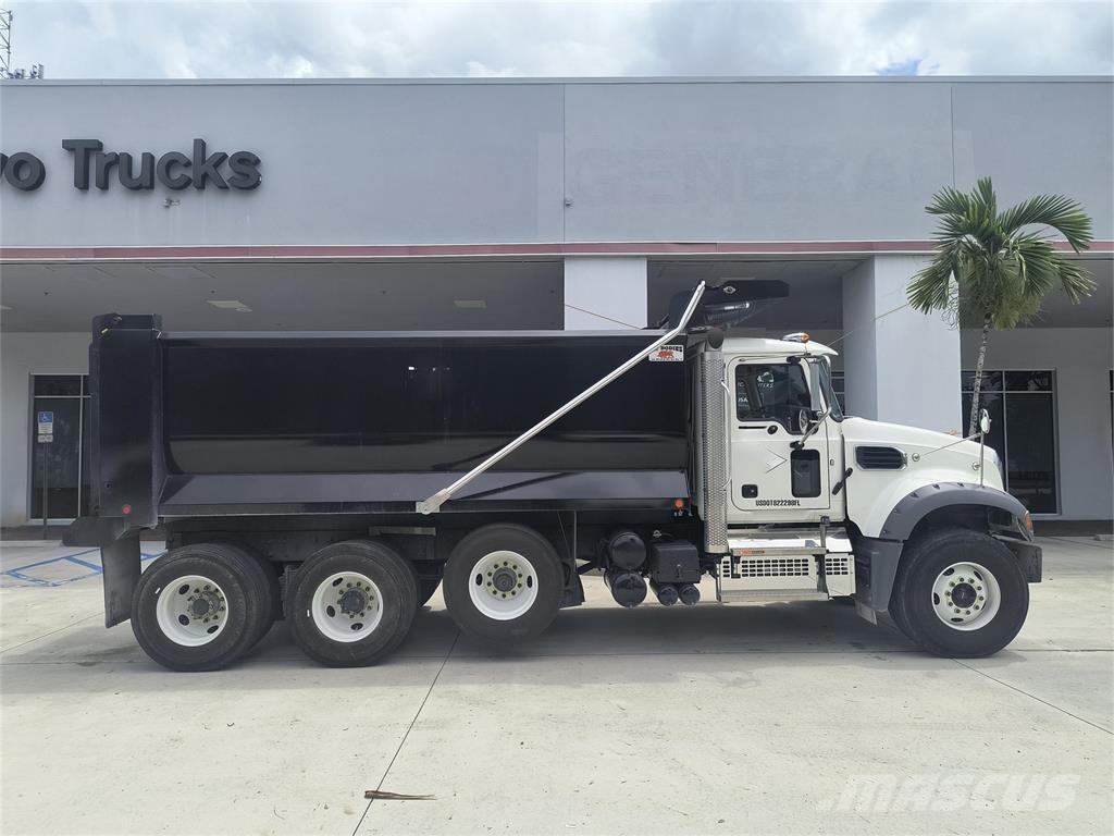 Mack GR64FR 덤프 트럭