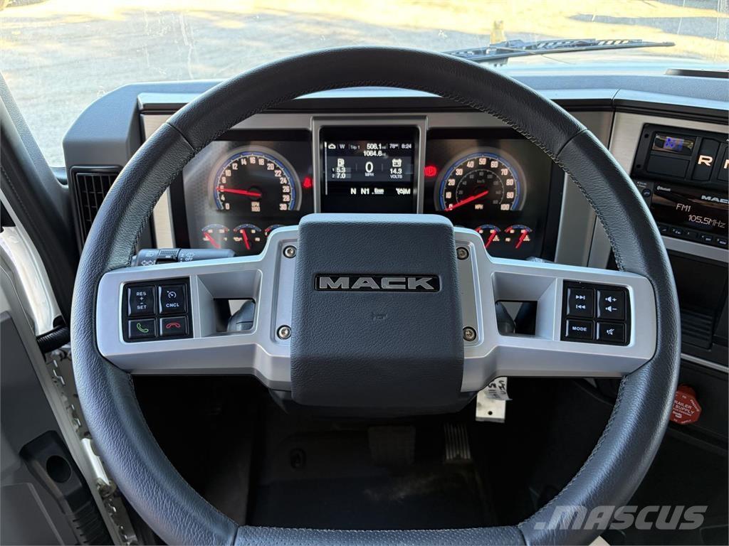 Mack GR64FR 덤프 트럭