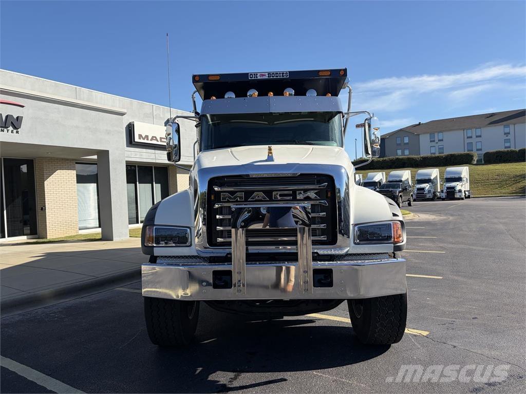 Mack GR64FR 덤프 트럭