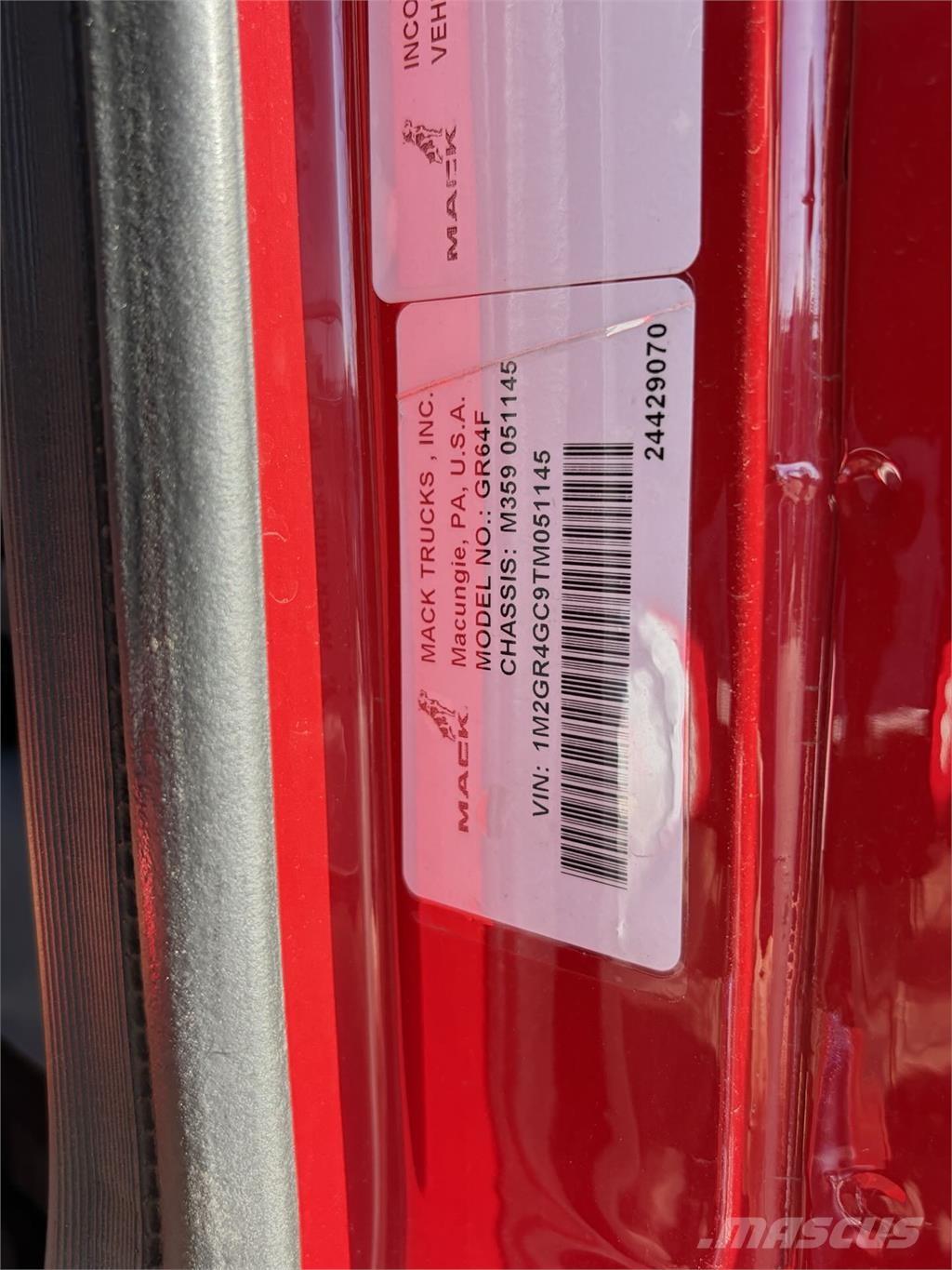 Mack GR64FR 덤프 트럭