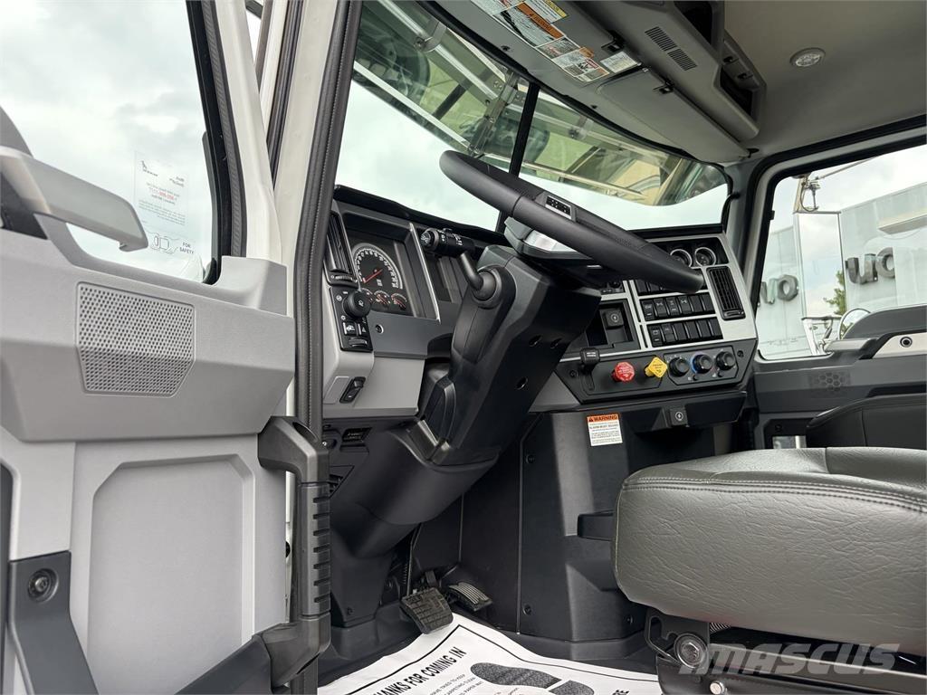 Mack GR64FT 트랙터 유닛