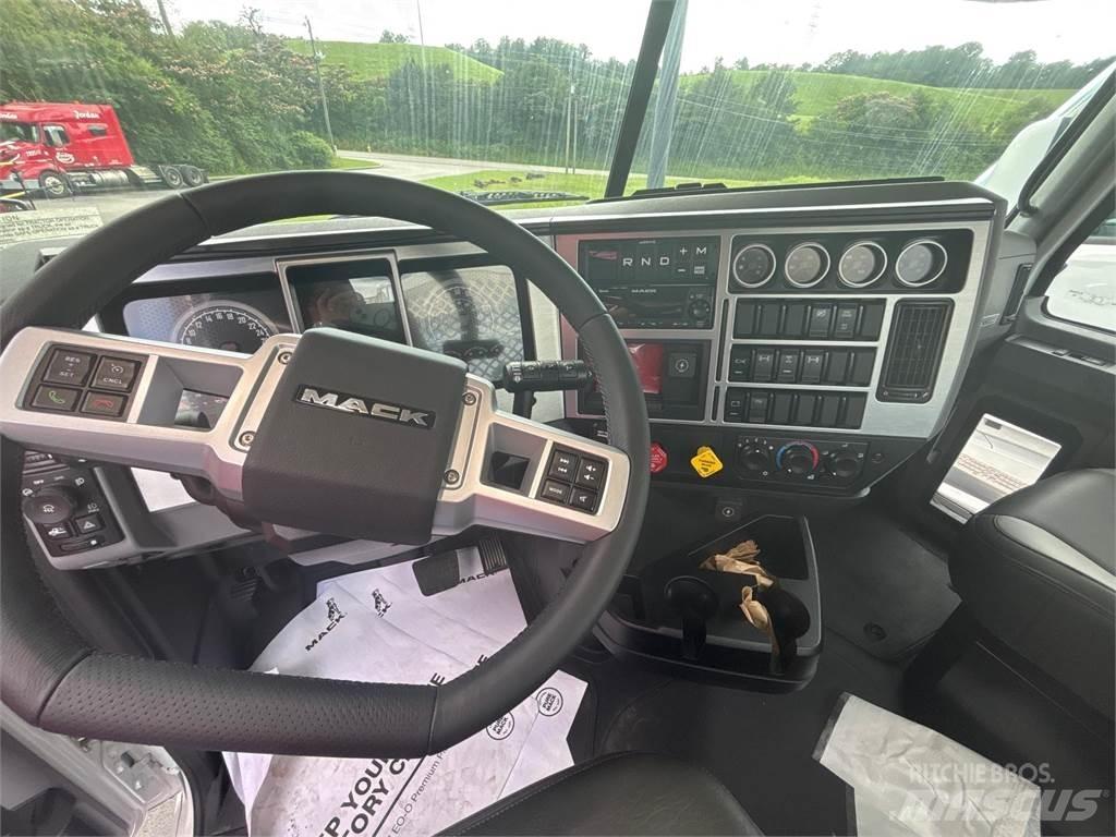 Mack GR64FT 트랙터 유닛