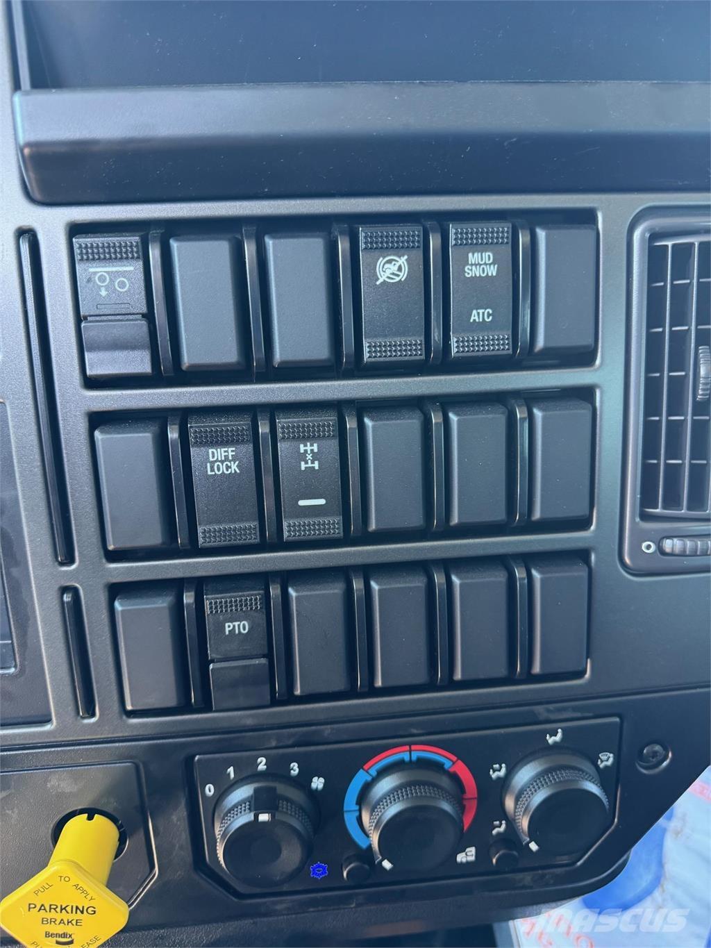 Mack GR84FR 덤프 트럭