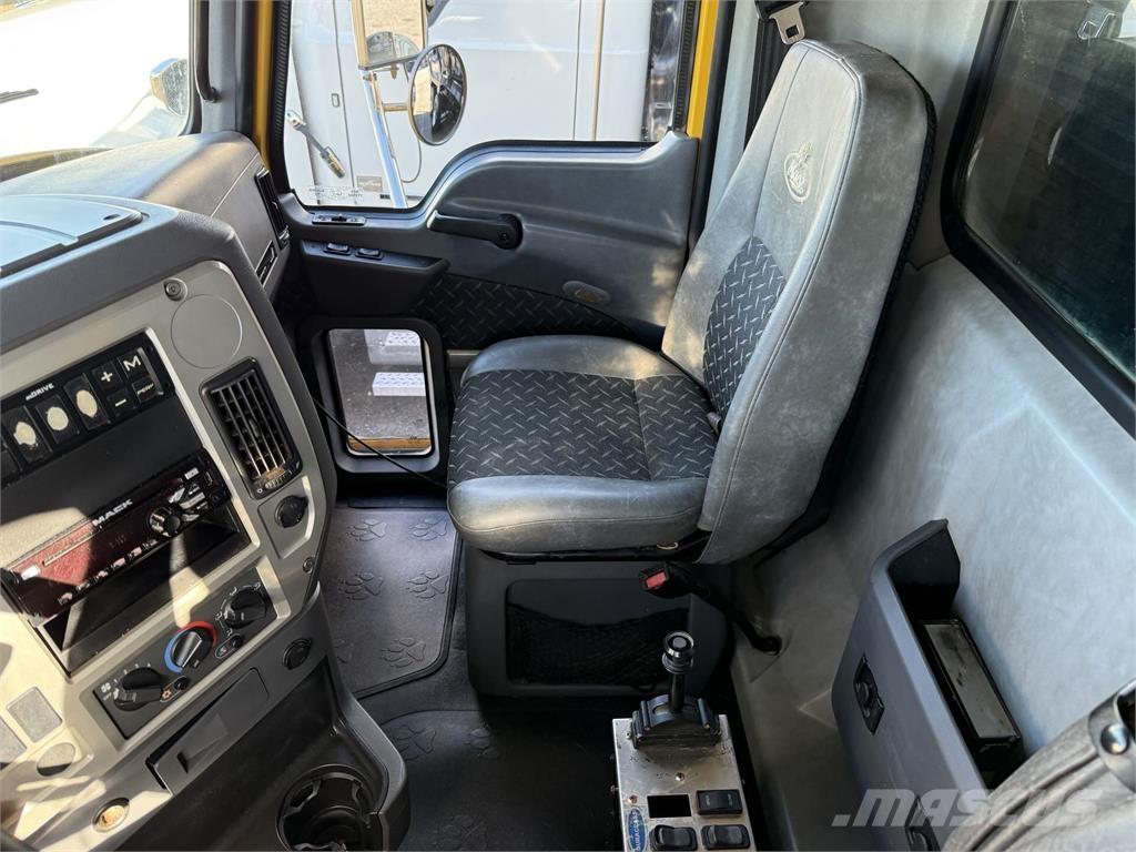 Mack GU713 덤프 트럭