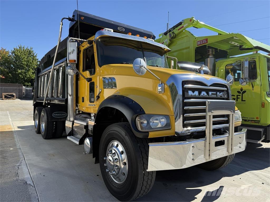 Mack GU713 덤프 트럭