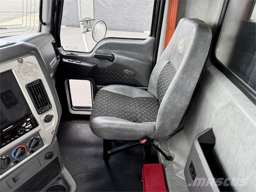 Mack GU813 기타 트럭