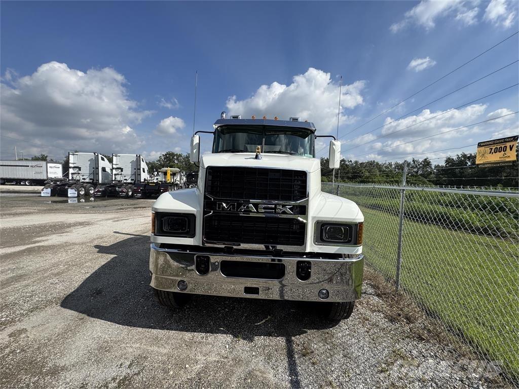 Mack PI64T 트랙터 유닛