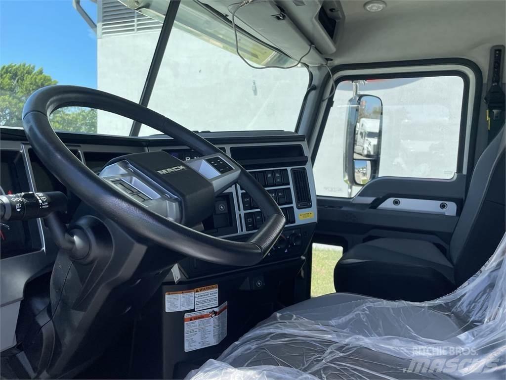 Mack PI64T 트랙터 유닛