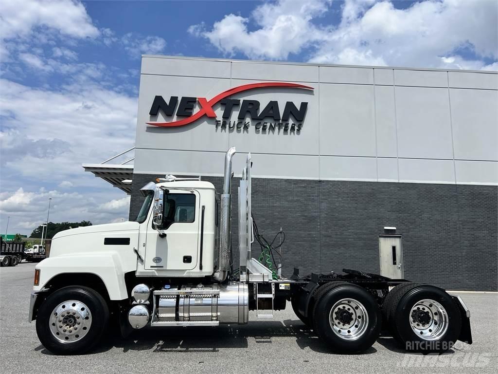 Mack PI64T 트랙터 유닛