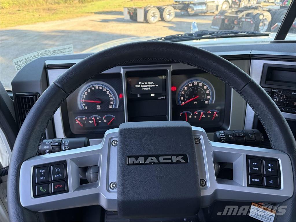 Mack PI64T 트랙터 유닛