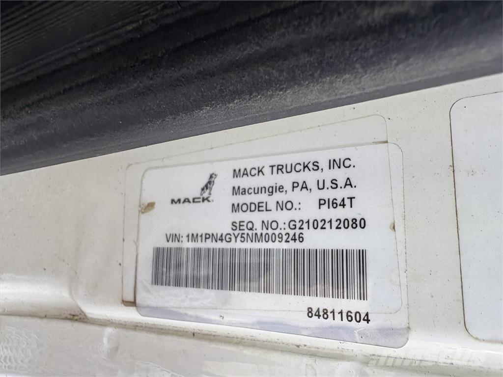 Mack PI64T 트랙터 유닛