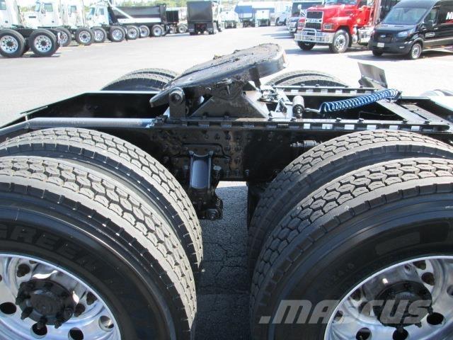 Mack PI64T 트랙터 유닛