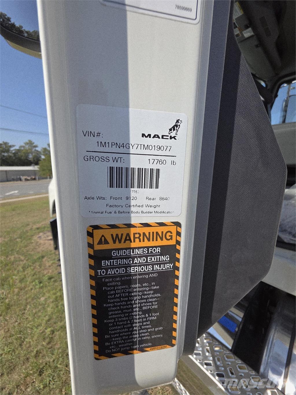 Mack PI64T 트랙터 유닛