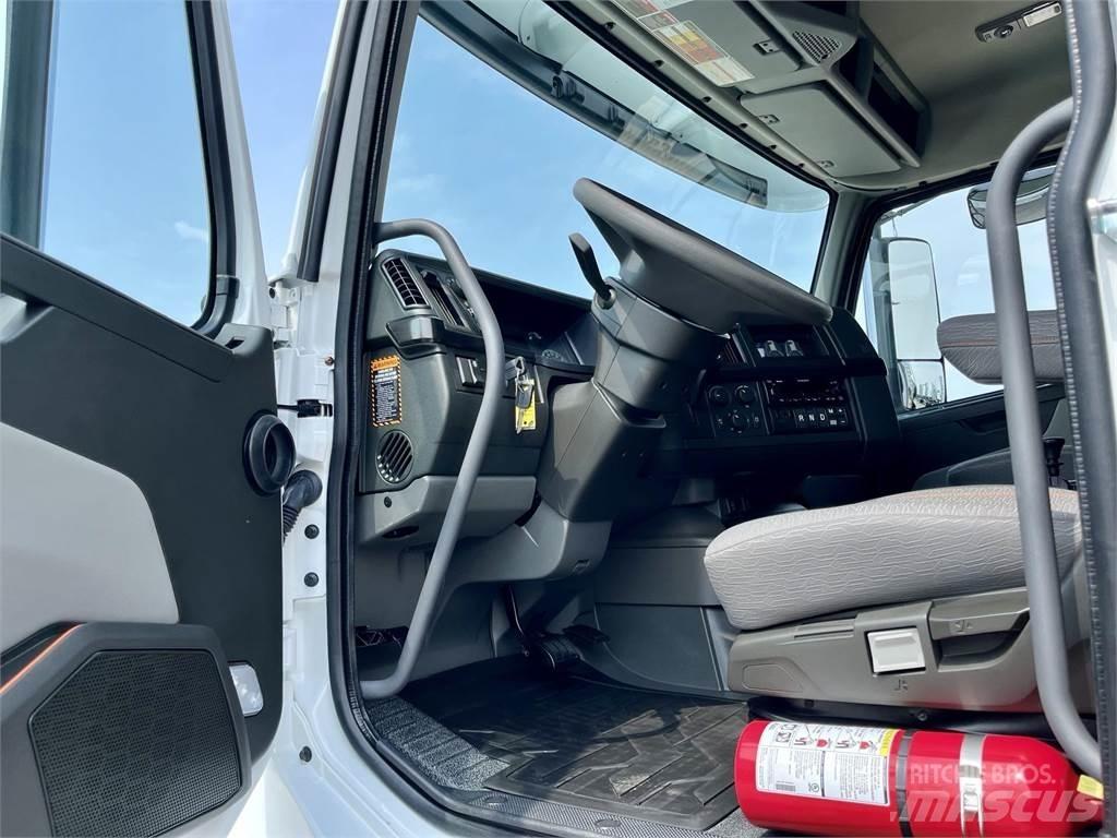 Volvo VHD64F300 덤프 트럭