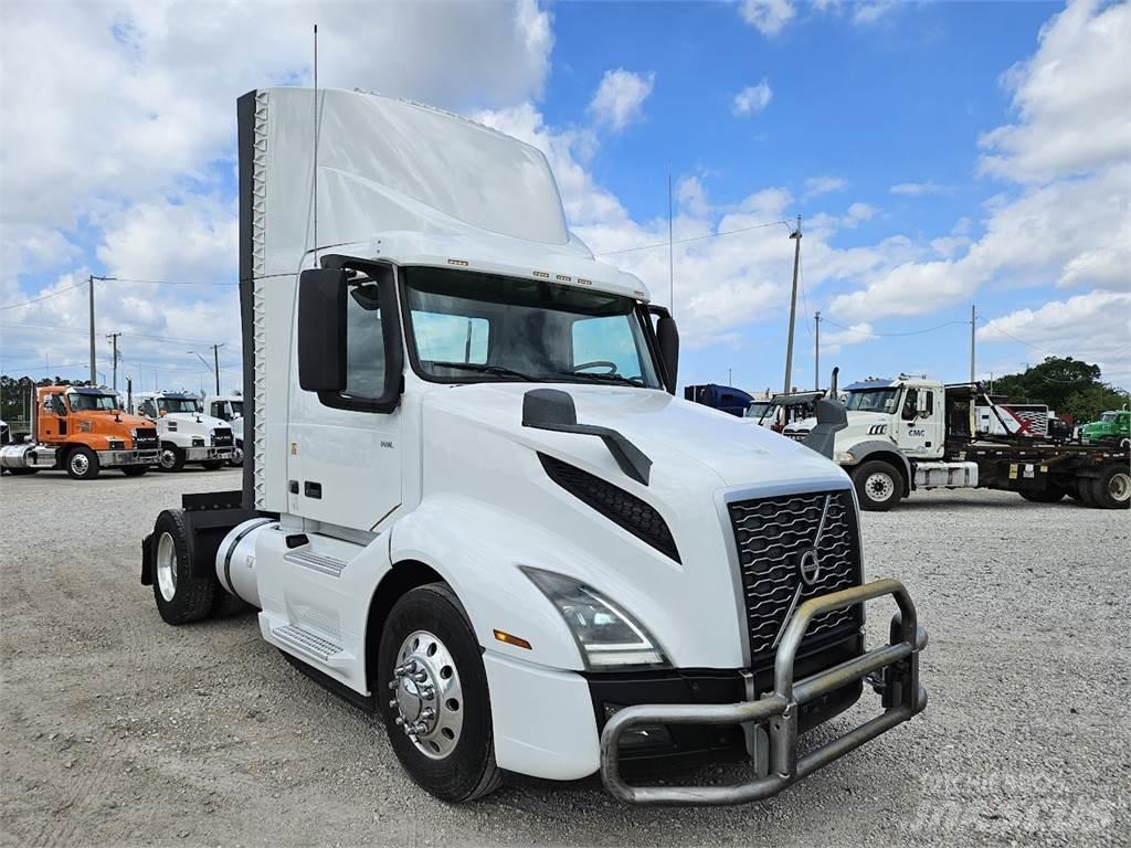 Volvo VNL42T300 트랙터 유닛