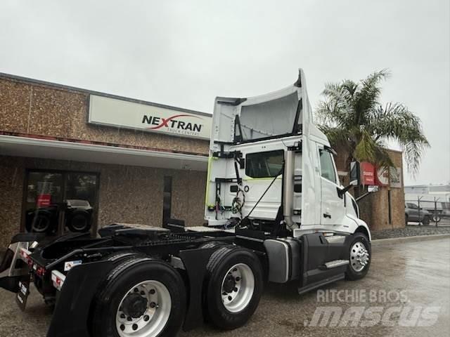 Volvo VNL64T300 트랙터 유닛