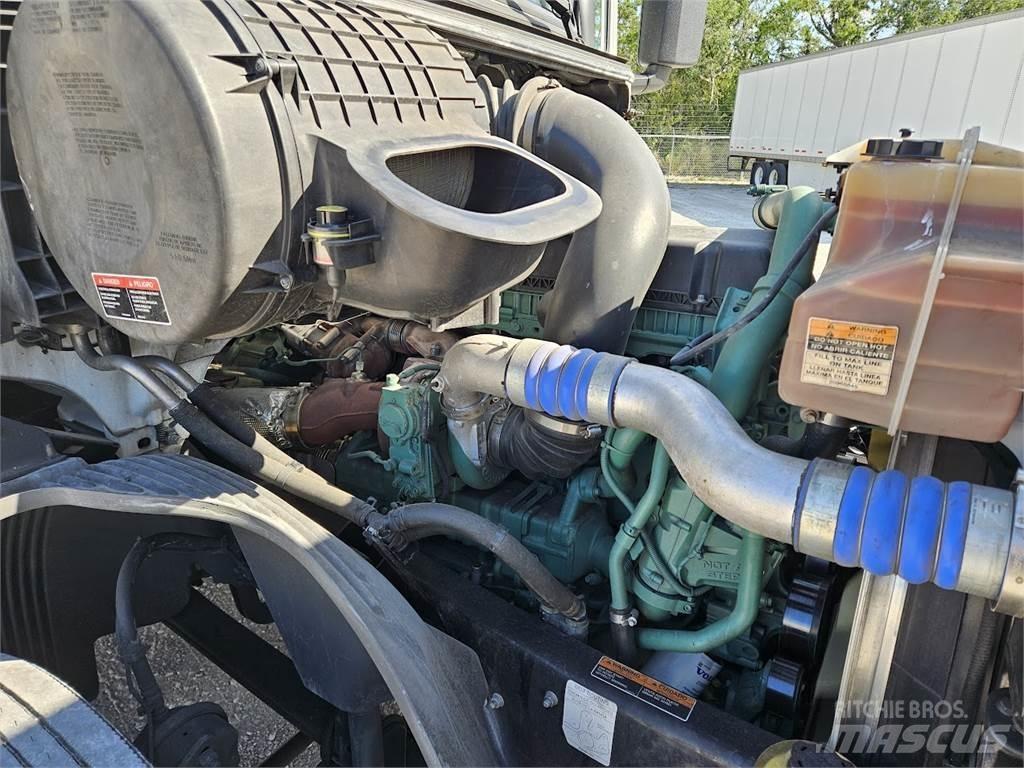 Volvo VNL64T300 트랙터 유닛