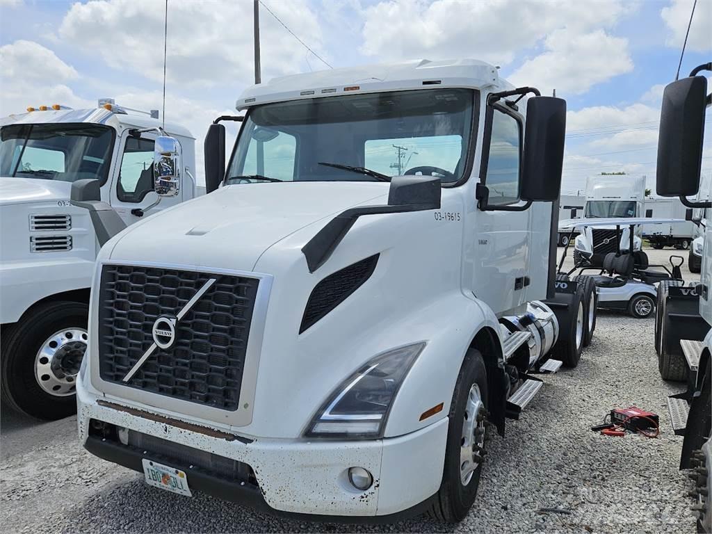 Volvo VNL64T300 트랙터 유닛