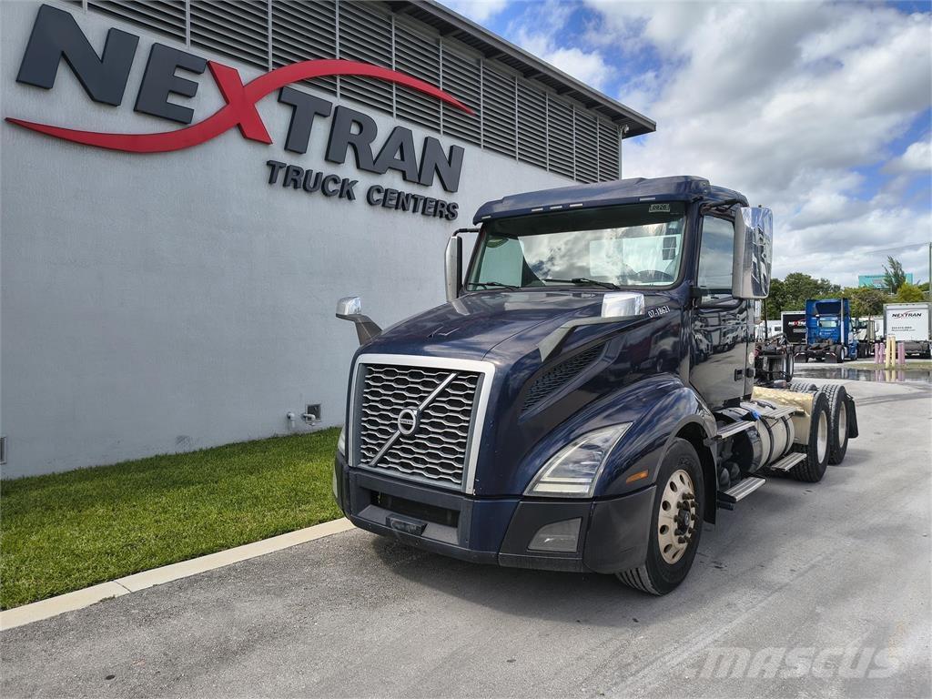 Volvo VNL64T300 트랙터 유닛