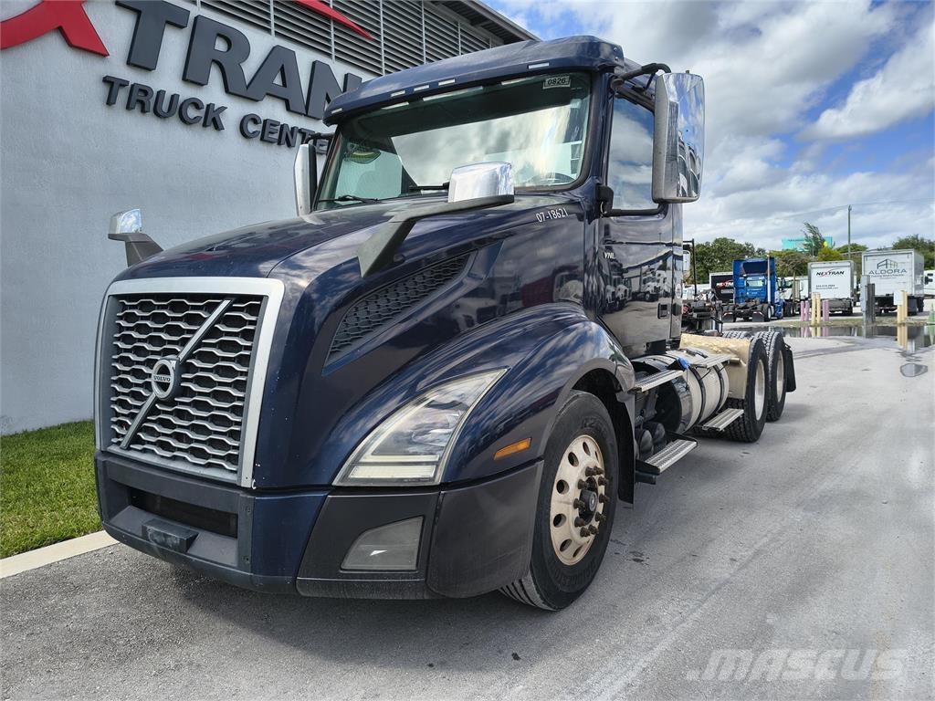 Volvo VNL64T300 트랙터 유닛