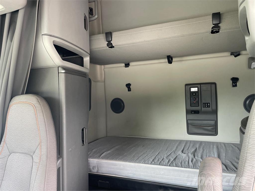 Volvo VNL64T760 트랙터 유닛