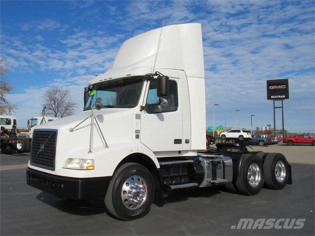Volvo VNM64T300 트랙터 유닛