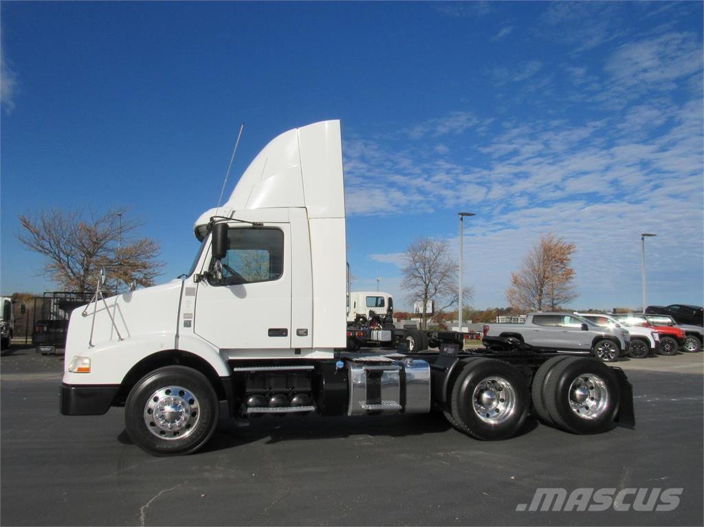 Volvo VNM64T300 트랙터 유닛