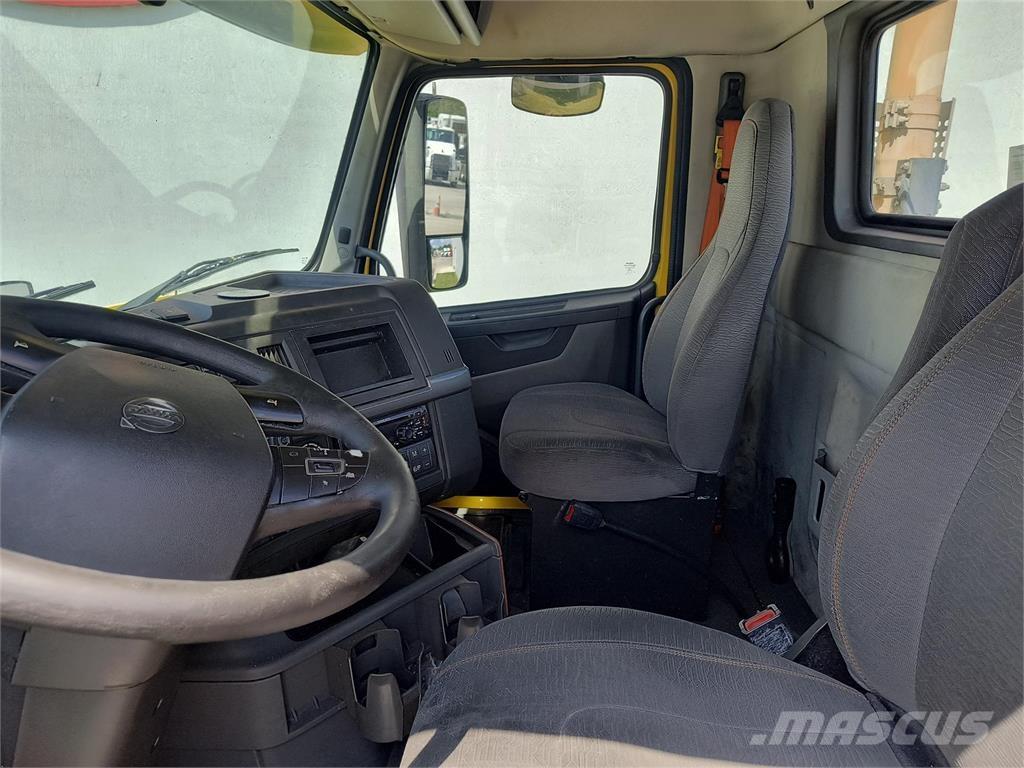 Volvo VNR64T 트랙터 유닛